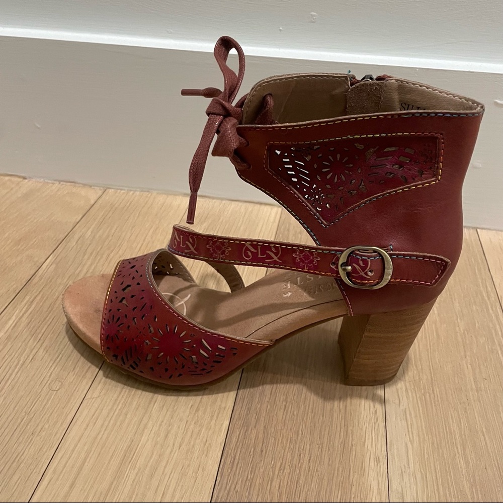 L’Artiste Red Leather Heeled Tie Sandals